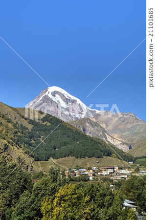 View of Mount Kazbek and Holy Trinity Church (Tsmi 21101685