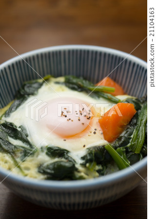 Popeye egg on rice 21104163