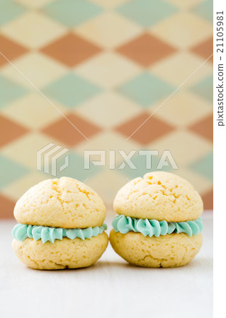 Vanilla whoopie pies 21105981