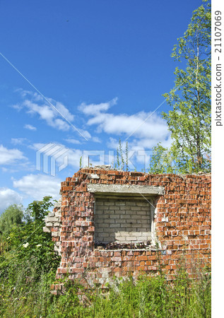 Desolate house ruins in the meadow on sunny day Desolate house ruins in the meadow on sunny day 21107069