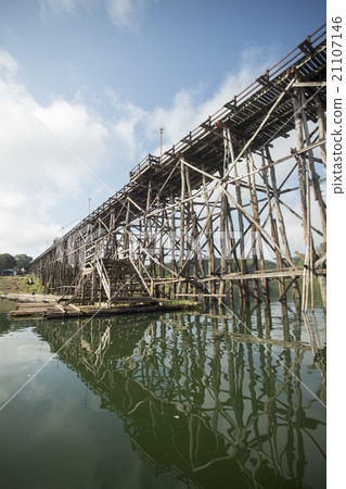 THAILAND KANCHANABURI SANGKHLABURI WOODEN BRIDGE THAILAND KANCHANABURI SANGKHLABURI WOODEN BRIDGE 21107146