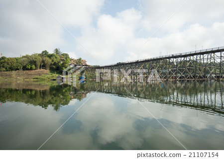 THAILAND KANCHANABURI SANGKHLABURI WOODEN BRIDGE THAILAND KANCHANABURI SANGKHLABURI WOODEN BRIDGE 21107154