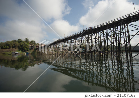 THAILAND KANCHANABURI SANGKHLABURI WOODEN BRIDGE THAILAND KANCHANABURI SANGKHLABURI WOODEN BRIDGE 21107162