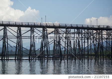 THAILAND KANCHANABURI SANGKHLABURI WOODEN BRIDGE THAILAND KANCHANABURI SANGKHLABURI WOODEN BRIDGE 21107233