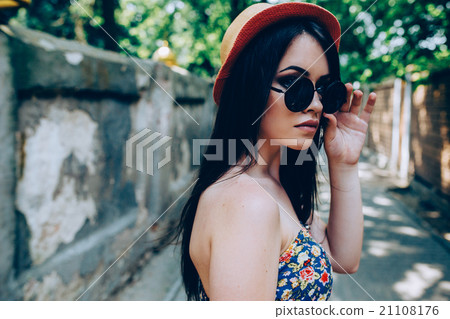 beautiful girl poses for camera in the city 21108176