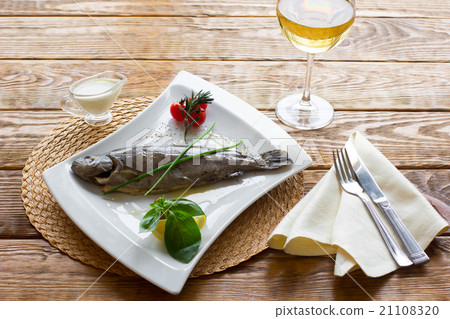 the  boiled rainbow trout with fresh vegetables  21108320