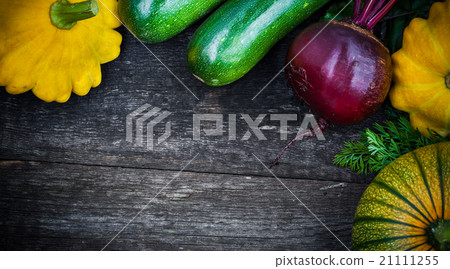 Fresh organic gardening vegetables 21111255