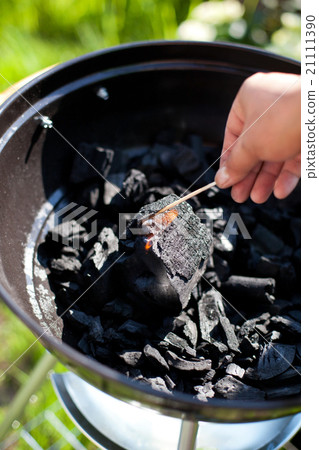Lighting a matchstick, burn up a coal Lighting a matchstick, burn up a coal 21111390