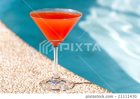 Cocktail Margarita near swim pool Cocktail Margarita near swim pool 21111430