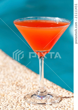 Cocktail Margarita near swim pool Cocktail Margarita near swim pool 21111431