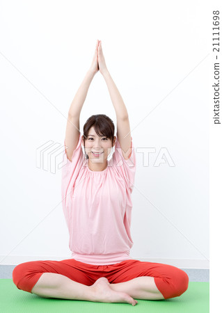 Women who do yoga Women who do yoga 21111698