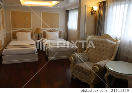 在下龍灣，越南的船上船 21111839