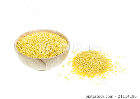 Close up peeled split mung bean in wooden bowl isolated on white 21114196