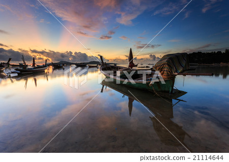 Traditional Thai longtail boat at sunrise beach 21114644