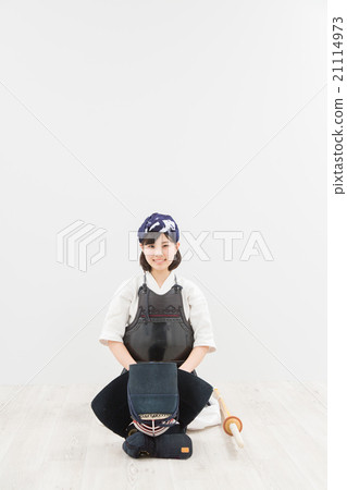一個扮演劍道的女人 21114973