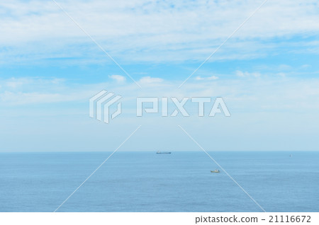 Sea and ship 21116672