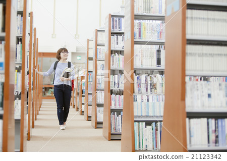 A student searching for a book 21123342
