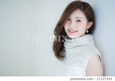 A bright woman A bright woman 21125165