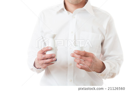 一個宿舍男人喝醉了吃飯 21126560