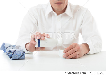 A dormitory man drunk for dinner A dormitory man drunk for dinner 21127122