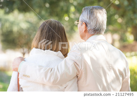 Senior couple behind 21127495