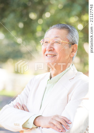 高級男子帶著優雅的微笑 21127748