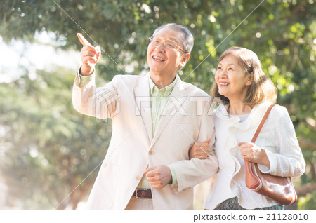 一對微笑的資深夫婦 一對微笑的資深夫婦 21128010