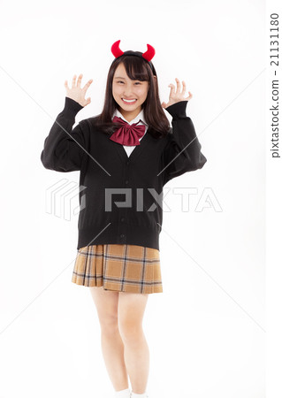 一個可愛的女學生,頭上似乎有一個魔鬼角 一個可愛的女學生,頭上似乎有一個魔鬼角 21131180