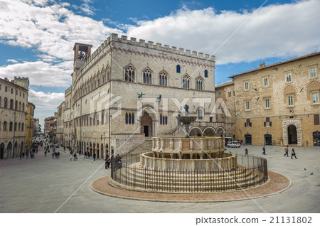 Fontana Maggiore in Perugia, Umbria, Italy 21131802