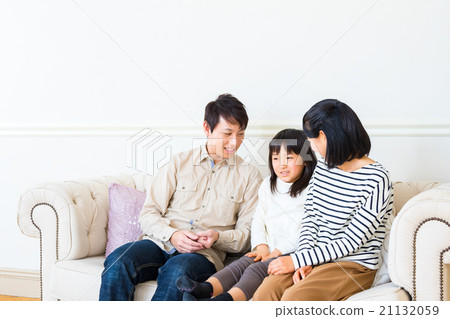 3 people Family Family Team Father Mother daughter Copy space Good family 21132059