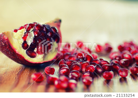 fruit fresh red pomegranate fruit fresh red pomegranate 21133254