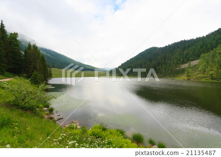 Cloudy lake panorama 21135487