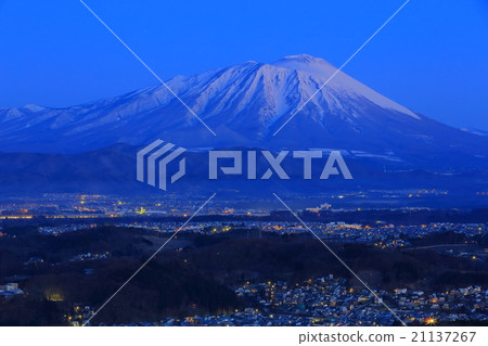 岩山和夜景 21137267