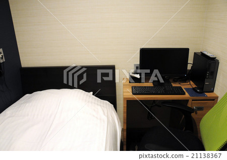 在簡化住宿的房間裡 在簡化住宿的房間裡 21138367