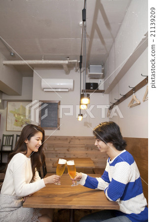 A toasting with beer 21139209
