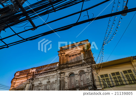Old houses in the evenng on Thalng a historic road Old houses in the evenng on Thalng a historic road 21139805