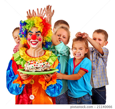 Clown keep cake on birthday with group children. 21140066