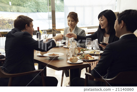 商務人士共進午餐 21140860