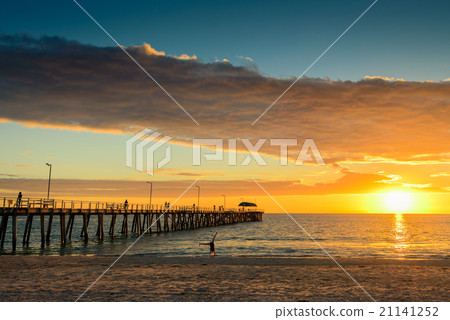 Fitness at sunset 21141252