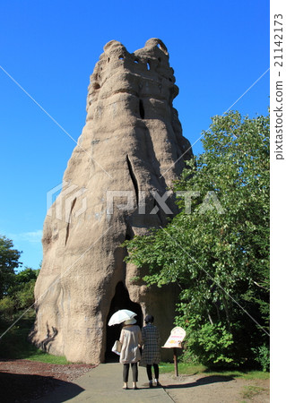 Tower of the mounds with children's valley 21142173