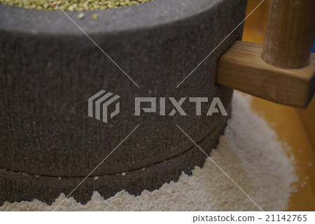 Grind hands buckwheat flour 21142765