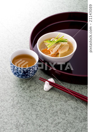 Miso soup with pork and vegetables  21143089