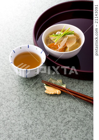 Miso soup with pork and vegetables  21143091