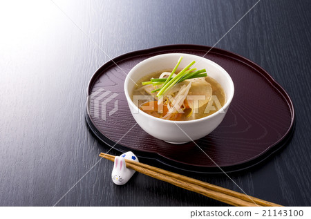 Miso soup with pork and vegetables Miso soup with pork and vegetables 21143100