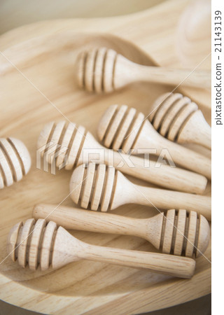 wooden honey dipper on tray wooden honey dipper on tray 21143139