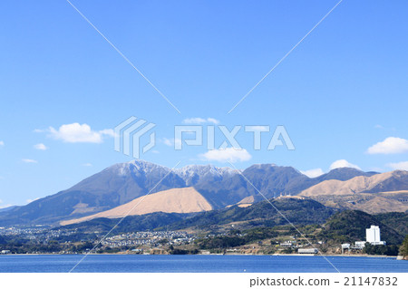 Tsurumi-dake in winter and Beppu Bay and Beppu City Kamegawa (sky-over) 21147832