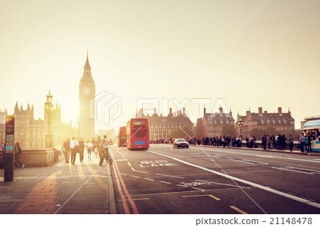 Westminster Bridge at sunset, London, UK 21148478