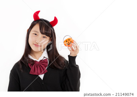 萬聖節南瓜娃娃的可愛女孩 萬聖節南瓜娃娃的可愛女孩 21149074