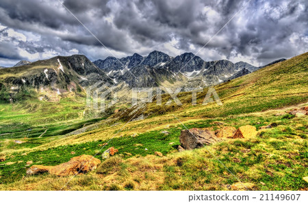 View of the Pyrenees near El Pas de la Casa - View of the Pyrenees near El Pas de la Casa - 21149607