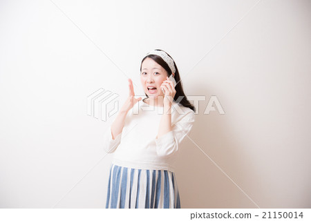 Pregnant woman smartphone Pregnant woman smartphone 21150014